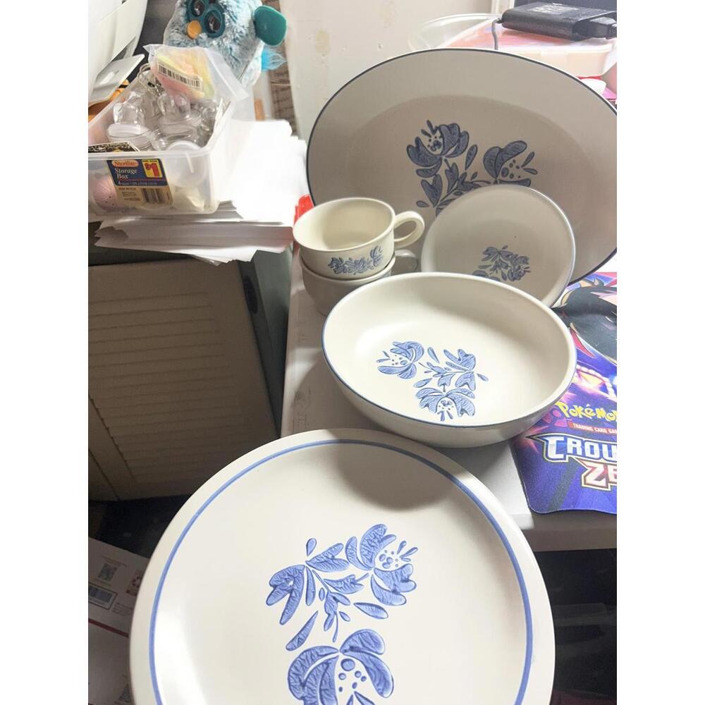 Pfaltzgraff Yorktowne Blue Floral Stoneware Dinnerware Set